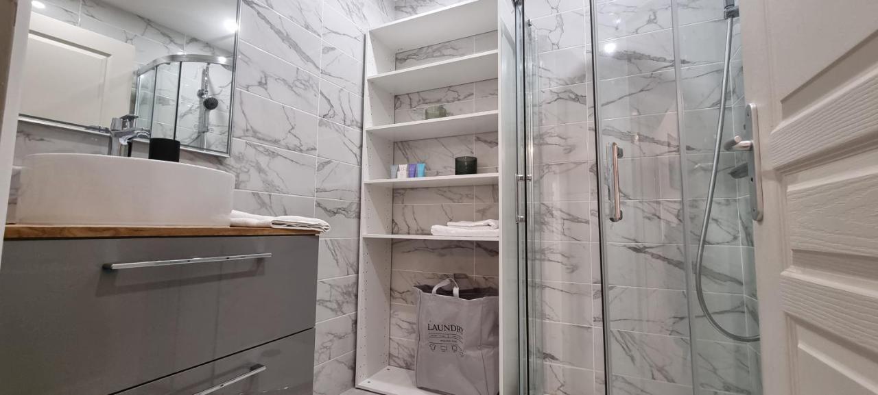 Le Vieux Port Apartments Канны Экстерьер фото