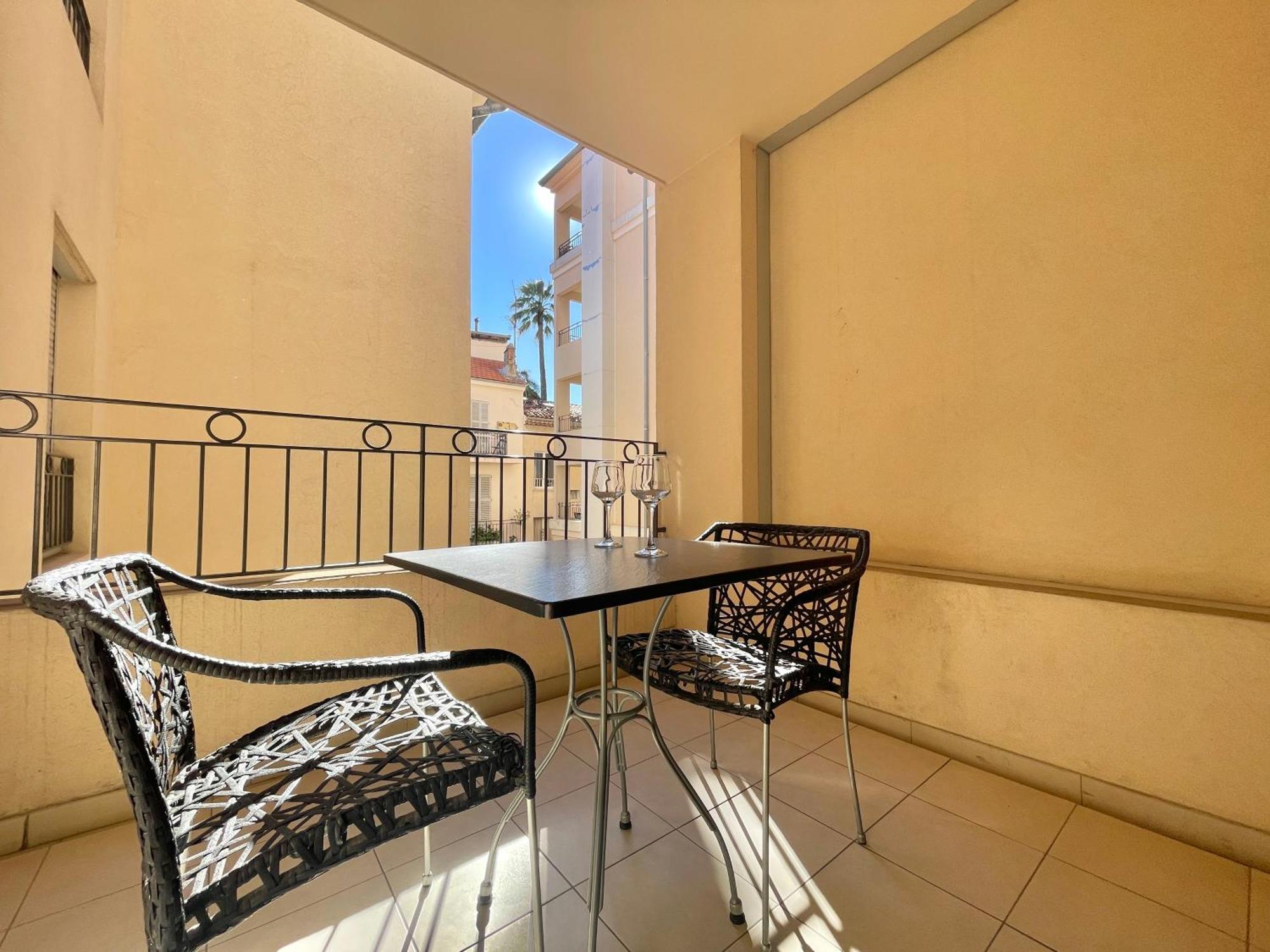 Le Vieux Port Apartments Канны Экстерьер фото