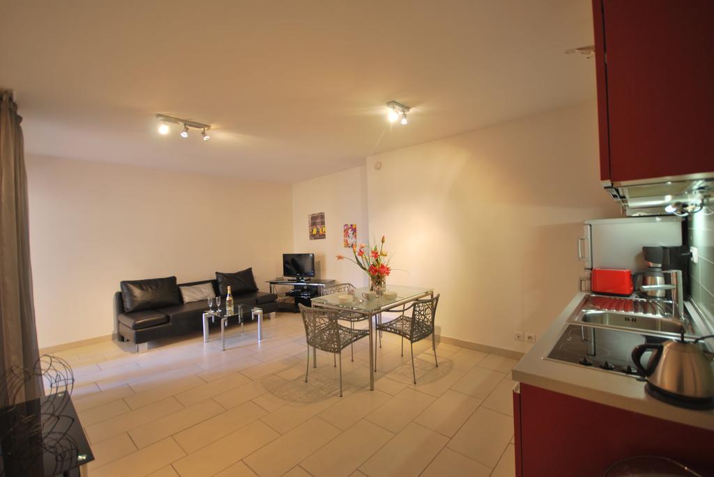 Le Vieux Port Apartments Канны Экстерьер фото