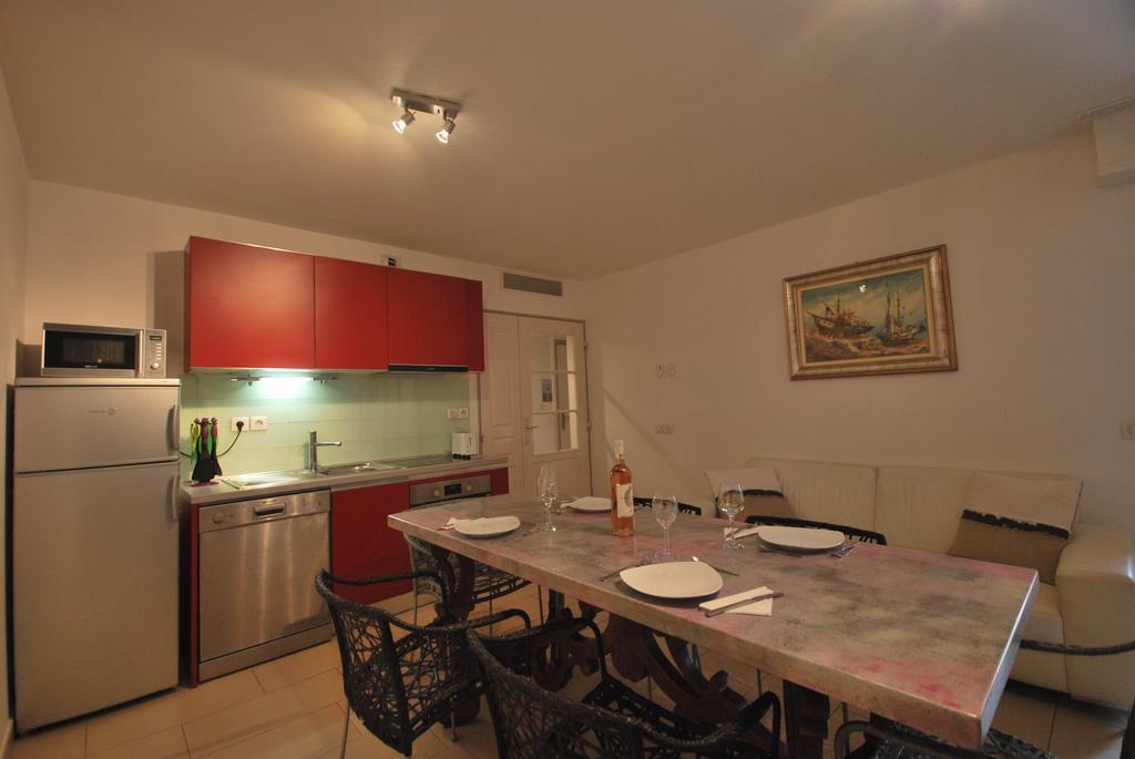Le Vieux Port Apartments Канны Экстерьер фото